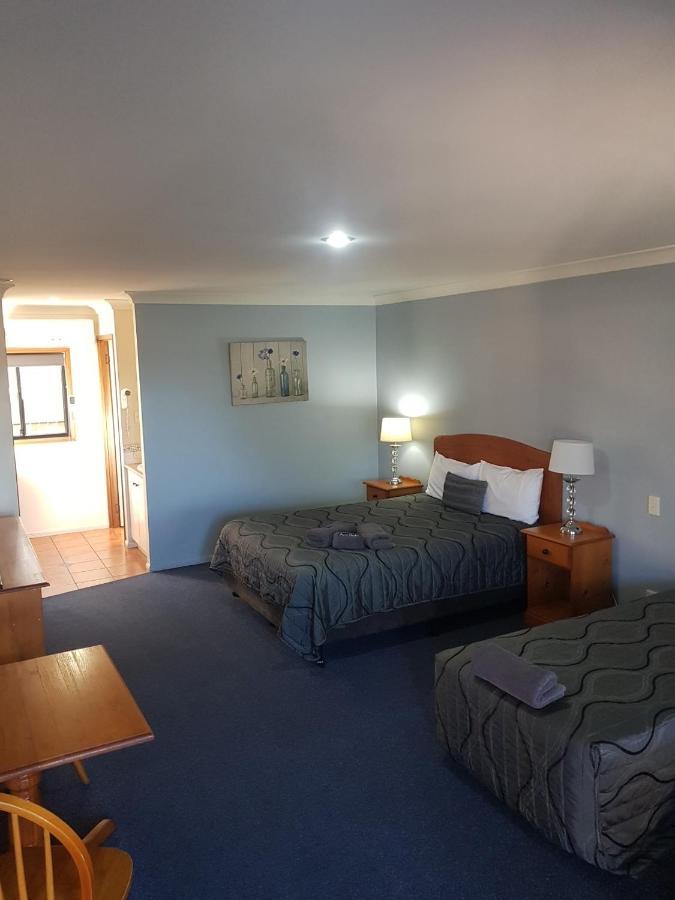 טוומבה Asters On James Motor Inn מראה חיצוני תמונה