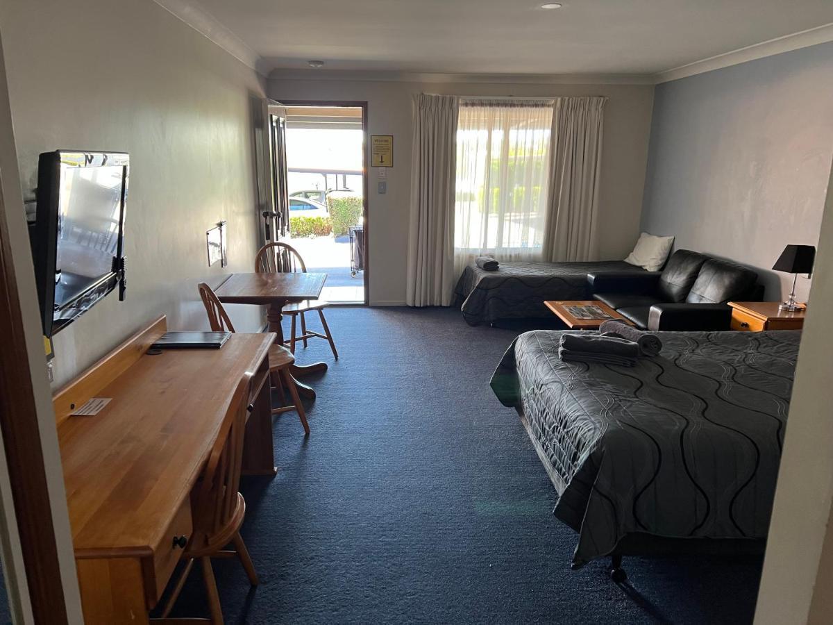 טוומבה Asters On James Motor Inn מראה חיצוני תמונה